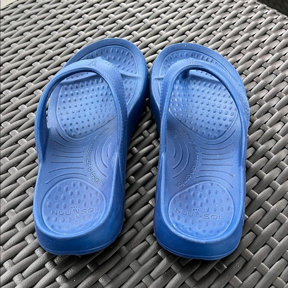 Nuusol Blue Flip Flops. Made in the USA - Picture 3 of 4